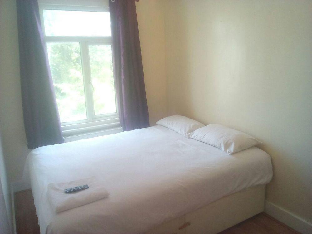 70 Hockley Avenue Hotel Barking  Eksteriør billede
