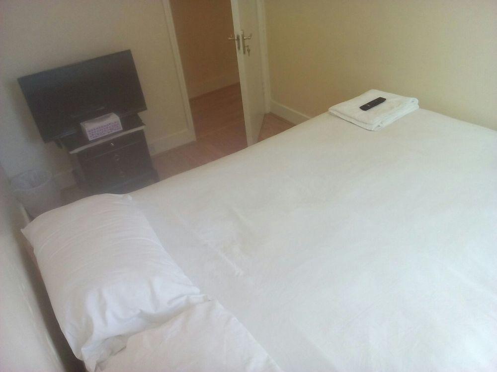70 Hockley Avenue Hotel Barking  Eksteriør billede