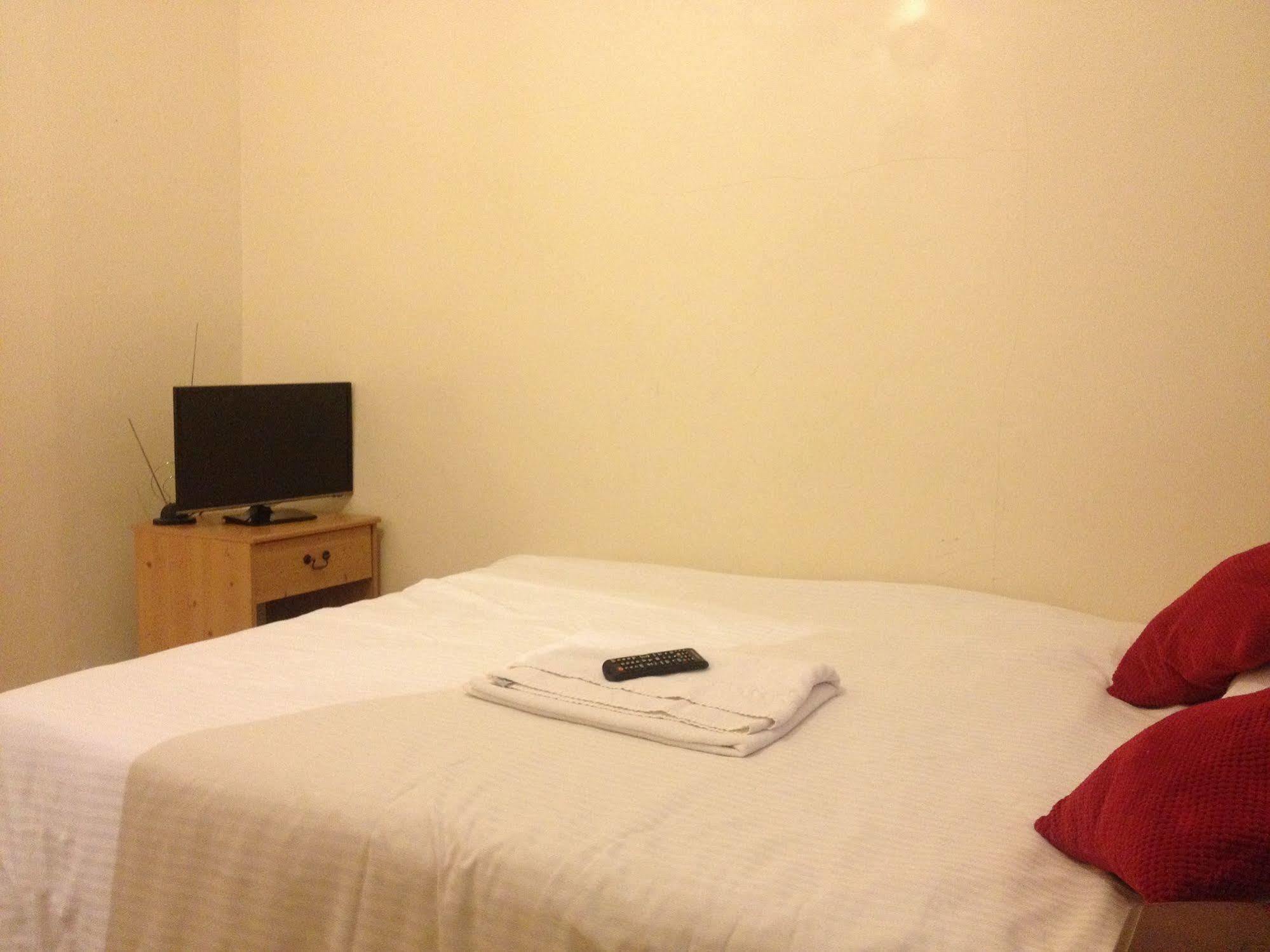 70 Hockley Avenue Hotel Barking  Eksteriør billede